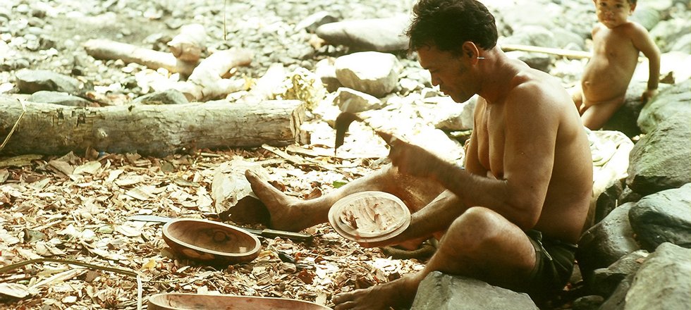 Sculpteur Marquisien, île de Hua-Pou qui spontanément m